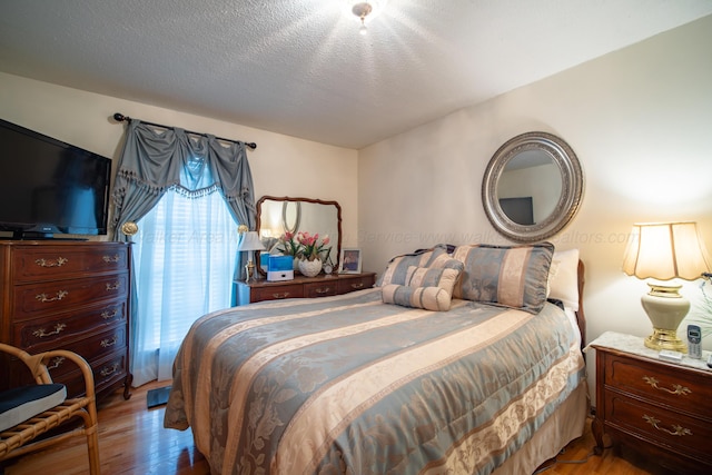 1925 Sharon Blvd, Dora, AL 35062 - bedroom featuring wood finished floors and a textured ceiling