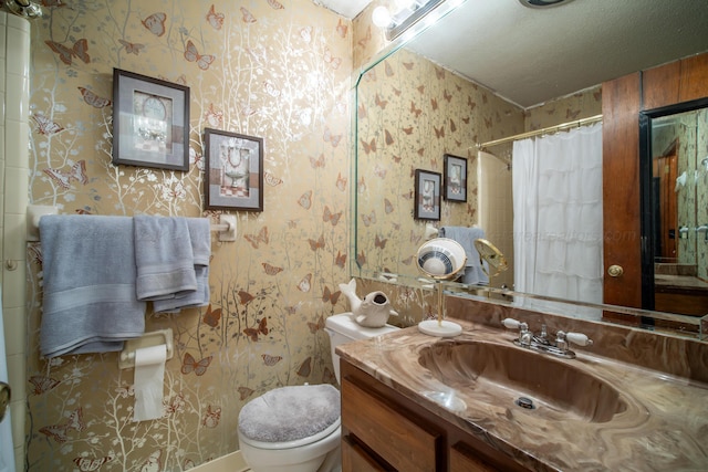 1925 Sharon Blvd, Dora, AL 35062 - bathroom with wallpapered walls, toilet, vanity, and curtained shower