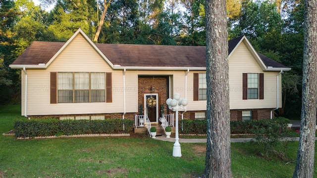 1925 Sharon Blvd, Dora, AL 35062 - raised ranch featuring a front yard