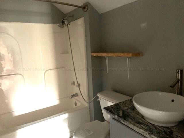 full bathroom featuring shower / bathtub combination, toilet, and vanity