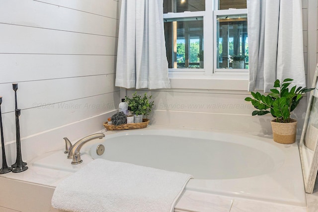 bathroom featuring a washtub