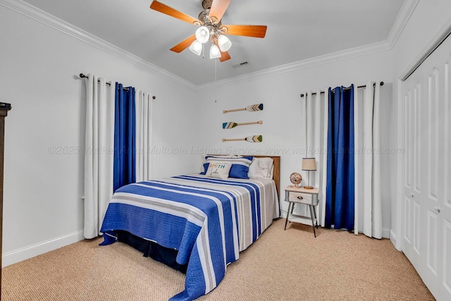 carpeted bedroom featuring ceiling fan, baseboards, visible vents, ornamental molding, and a closet