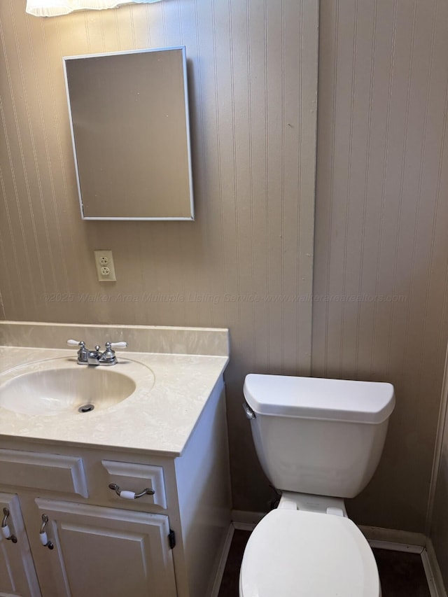 4407 Pineywoods Sipsey Rd, Jasper, AL 35504 - half bath featuring vanity and toilet