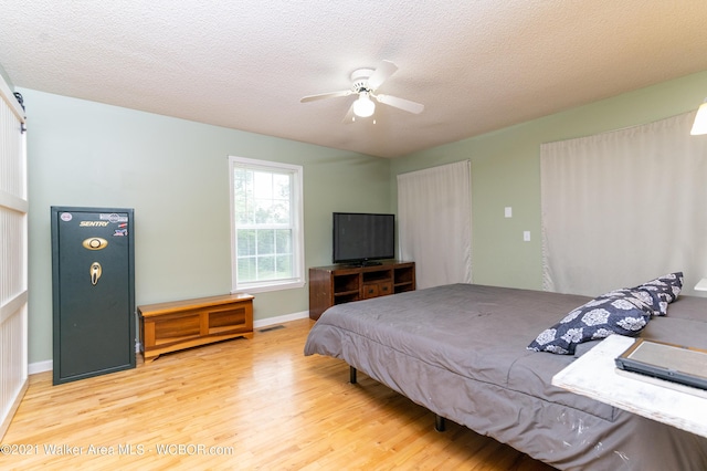 12 Dover Rd, Haleyville, AL 35565 - bedroom with a textured ceiling, baseboards, ceiling fan, visible vents, and wood finished floors