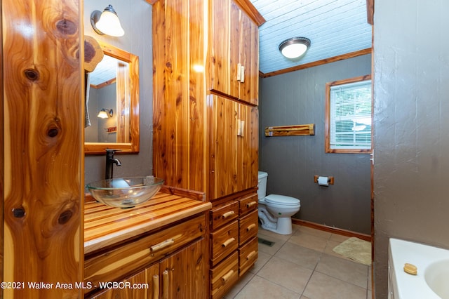 12 Dover Rd, Haleyville, AL 35565 - full bathroom with toilet, vanity, visible vents, tile patterned floors, and a washtub