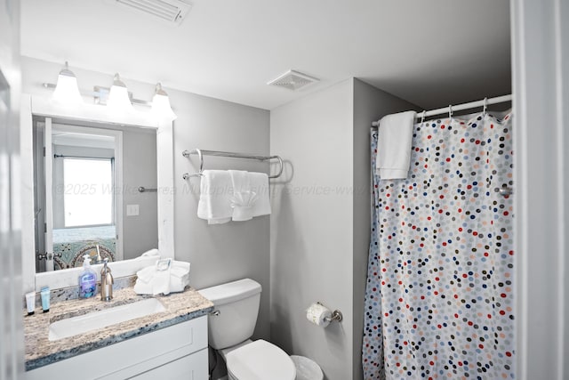 full bath featuring vanity, toilet, and curtained shower