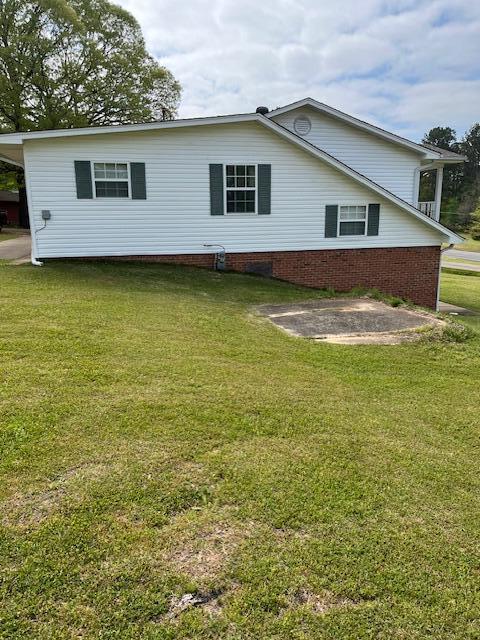 915 County Highway 4, Winfield, AL 35594 - view of front facade with a patio and a front yard