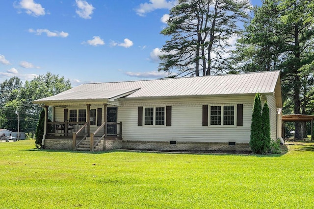 view of front facade featuring a front yard and covered porch