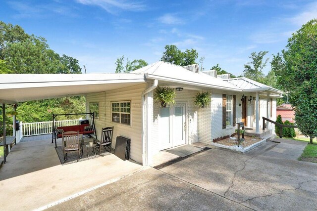 805 3rd Ave, Jasper, AL 35501 - view of front facade featuring an attached carport and brick siding