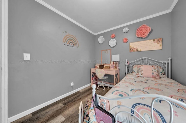 805 3rd Ave, Jasper, AL 35501 - bedroom featuring crown molding and wood finished floors