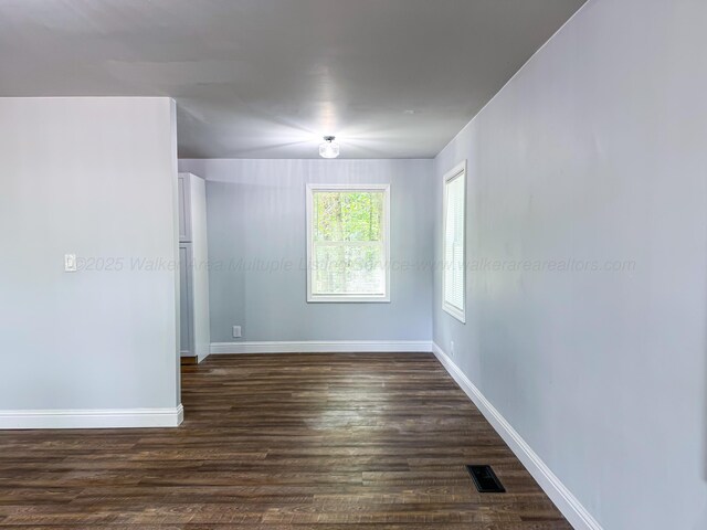 2214 SW 8 Th Ave, Fayette, AL 35555 - unfurnished room featuring baseboards and dark wood finished floors