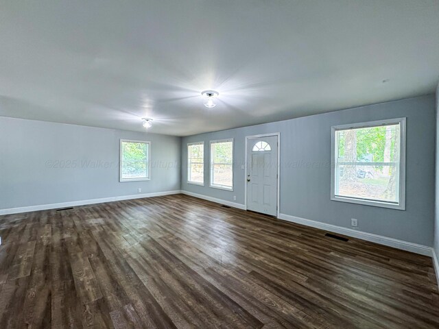 2214 SW 8 Th Ave, Fayette, AL 35555 - foyer with dark wood-style flooring