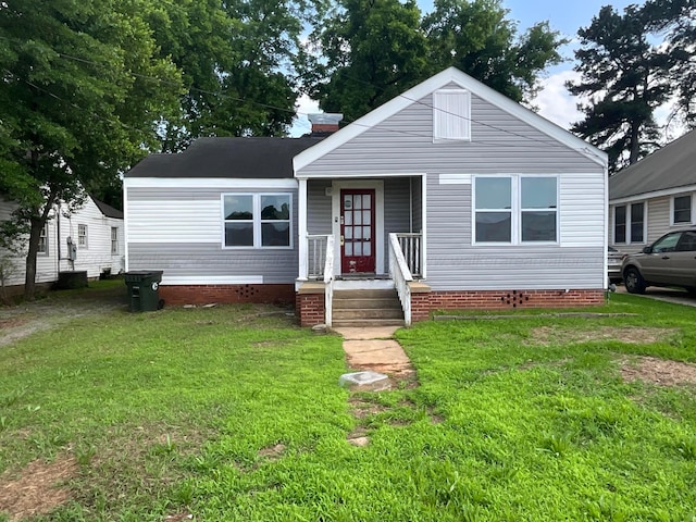 1715 17th St, Tuscaloosa, AL 35401 - bungalow-style house featuring a front lawn and a chimney