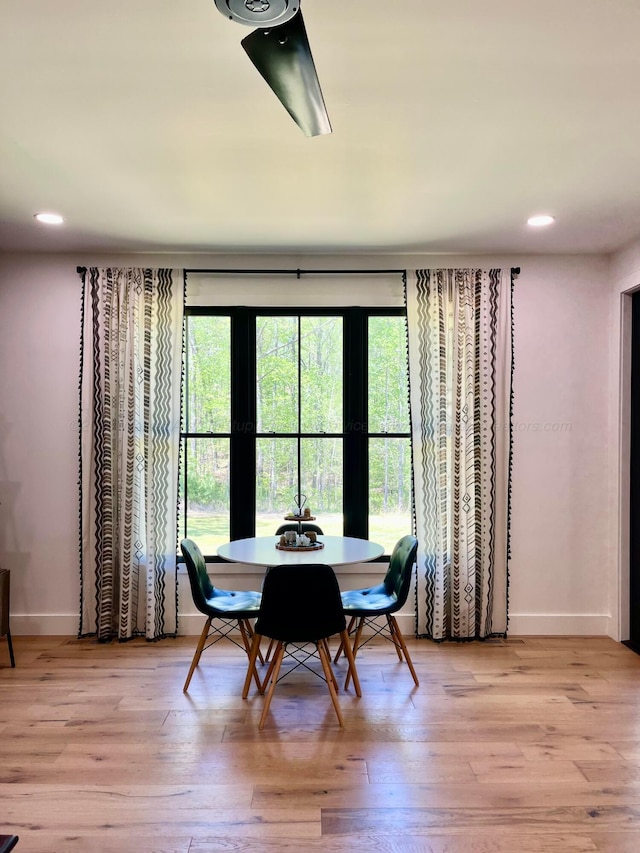 dining area featuring recessed lighting, baseboards, and light wood-style flooring