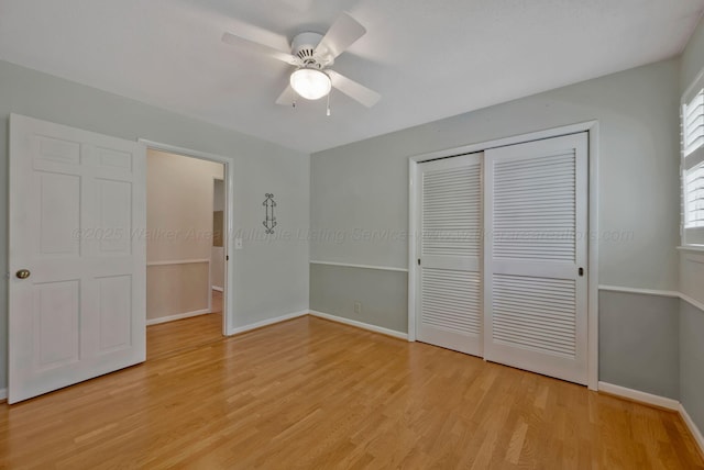 unfurnished bedroom featuring a closet, light wood finished floors, baseboards, and a ceiling fan