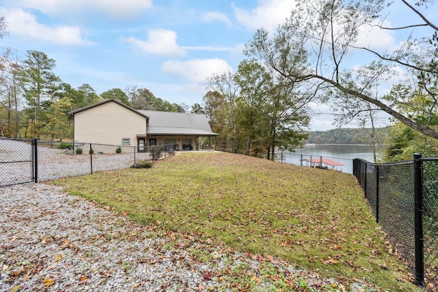 view of yard featuring a water view