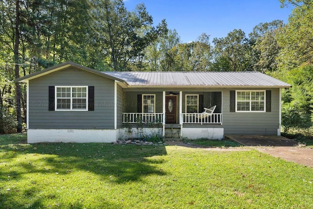 ranch-style house featuring a front lawn and a porch