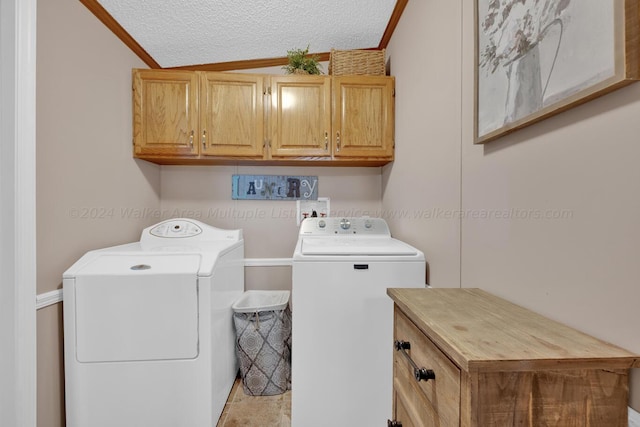 washroom with cabinets, independent washer and dryer, a textured ceiling, and crown molding