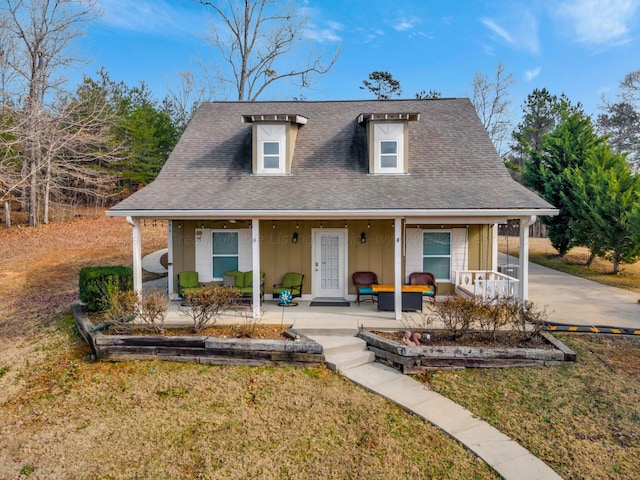 view of front of house with a front yard and covered porch