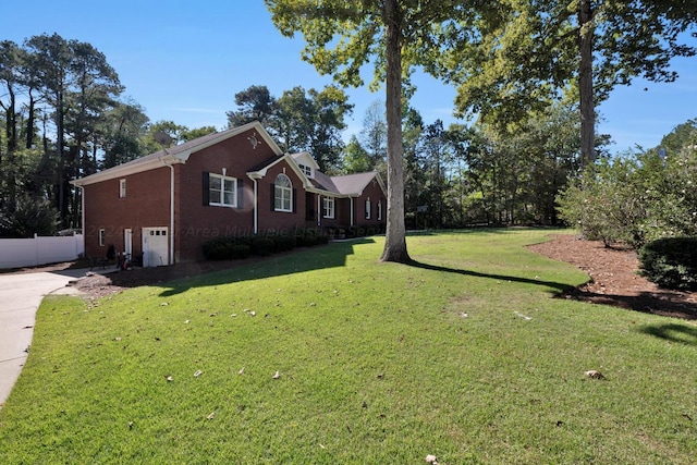 view of front of home with a front lawn