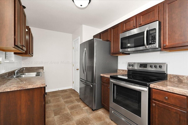 kitchen with tasteful backsplash, sink, and stainless steel appliances