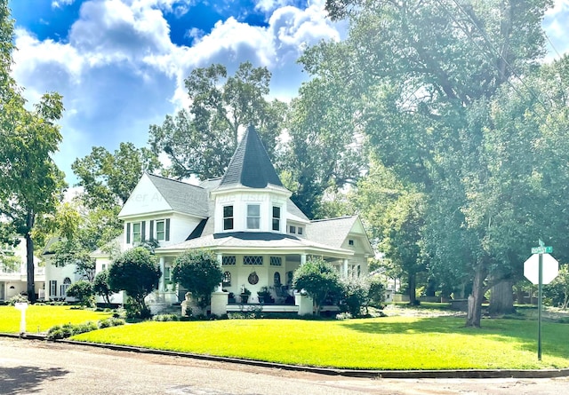 victorian home featuring a front lawn