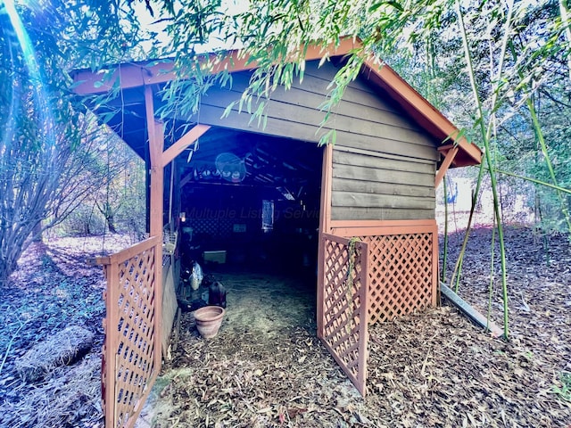 view of outbuilding