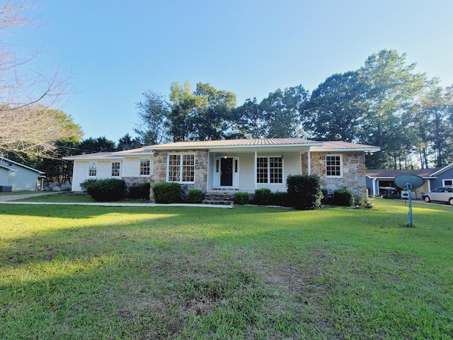 single story home featuring covered porch and a front lawn