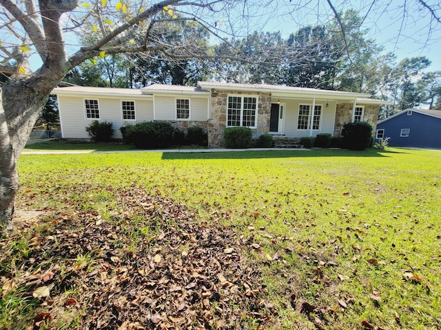 ranch-style home with a front lawn and a porch