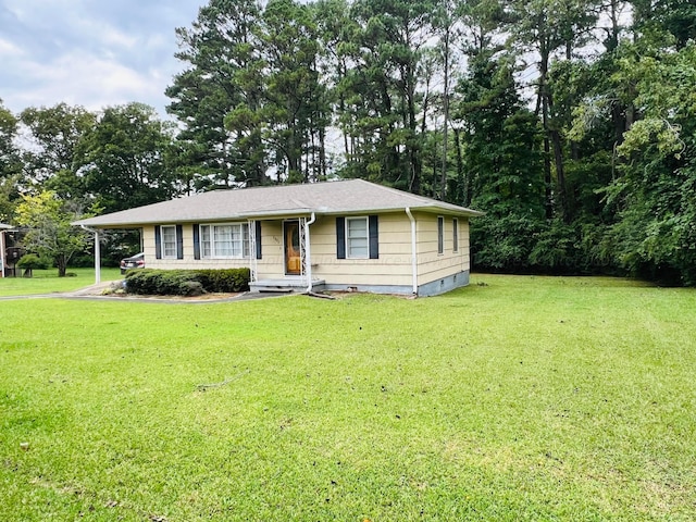 view of front of property with a front yard