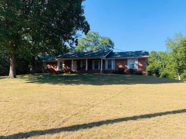 single story home featuring a porch and a front lawn