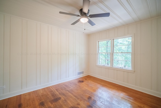 unfurnished room with wood-type flooring and ceiling fan