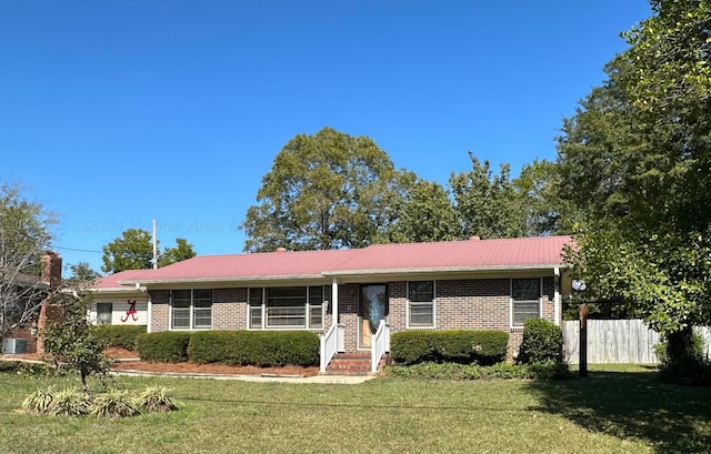 single story home featuring a front yard