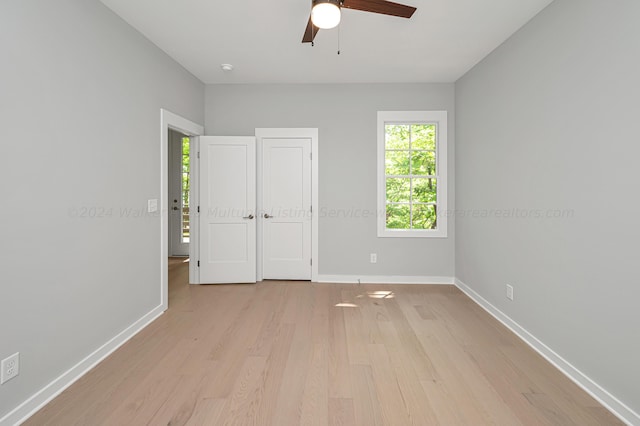 unfurnished room featuring light hardwood / wood-style flooring and ceiling fan