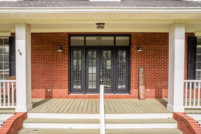 entrance to property featuring a porch