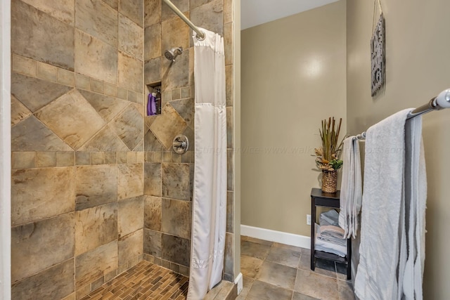 bathroom featuring a shower with shower curtain