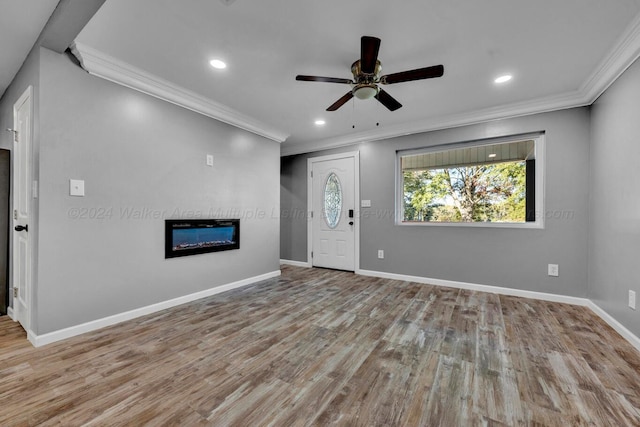 entryway featuring light hardwood / wood-style flooring, ceiling fan, and crown molding