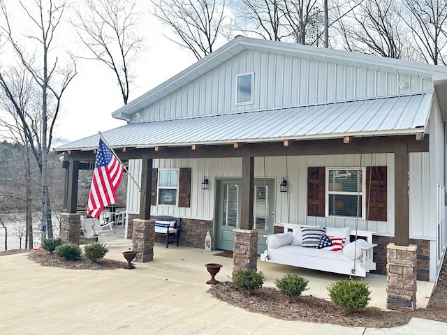 view of front of property with covered porch