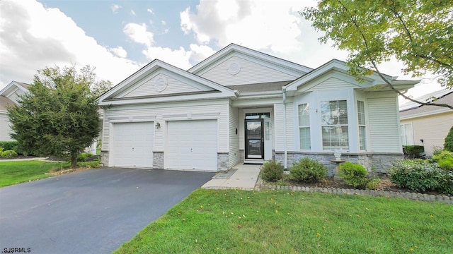 view of front facade featuring a front yard and a garage