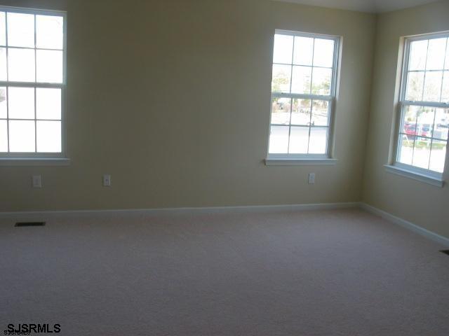 empty room featuring carpet floors