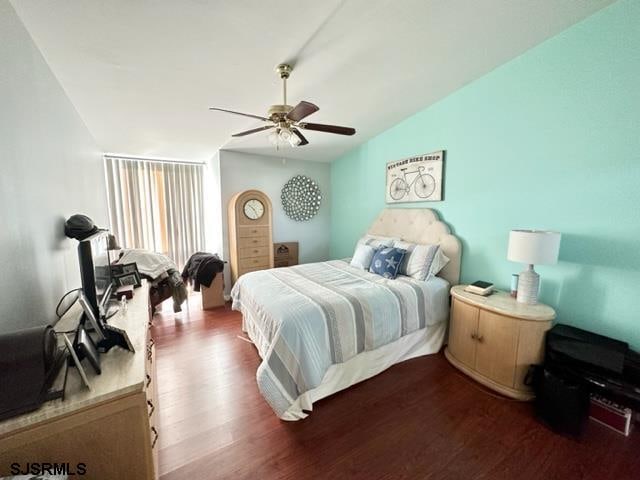 bedroom featuring lofted ceiling, hardwood / wood-style floors, and ceiling fan