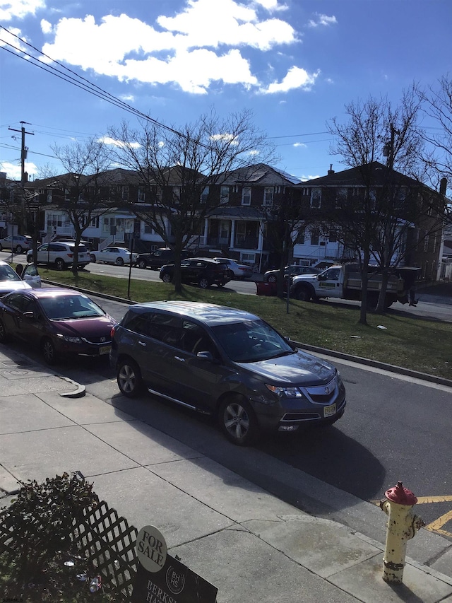 view of front of home featuring a front lawn