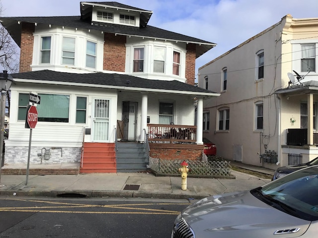 view of front of house featuring covered porch