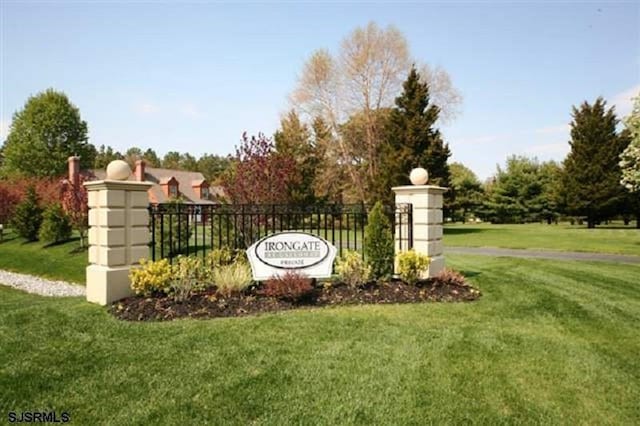 community / neighborhood sign with a yard