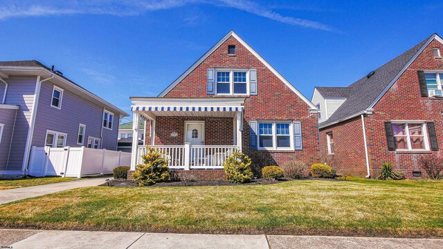 view of front of home featuring a front lawn and a porch