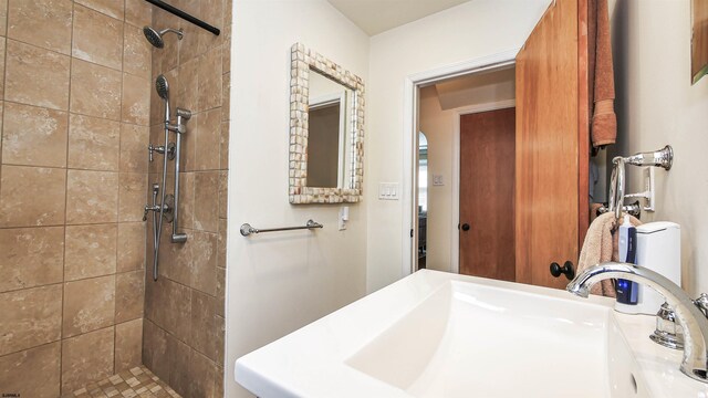 bathroom featuring sink and tiled shower