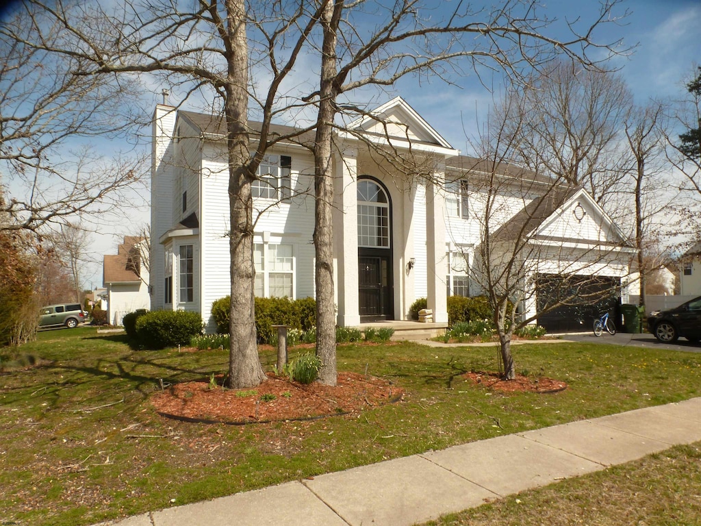 view of front of property with a front yard