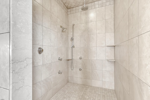 bathroom featuring a tile shower