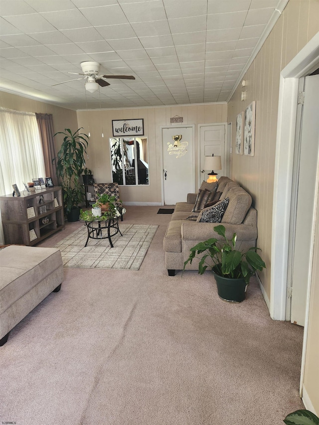 carpeted living room with ceiling fan