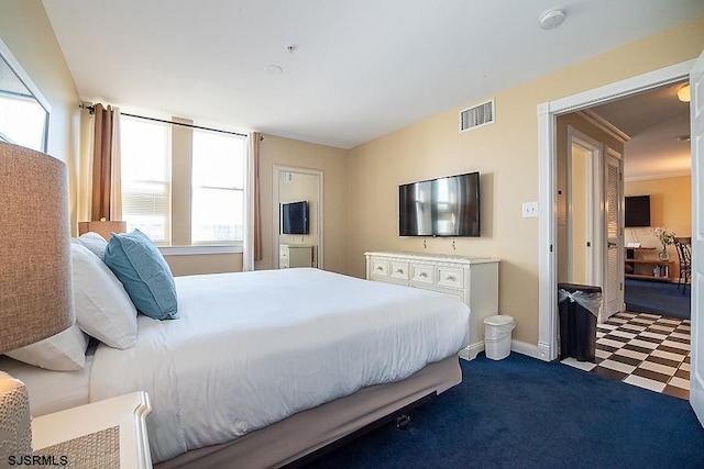 bedroom featuring carpet floors